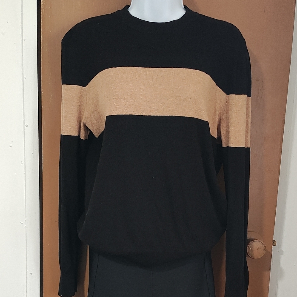 H&M Black and Tan Crew Neck Sweater